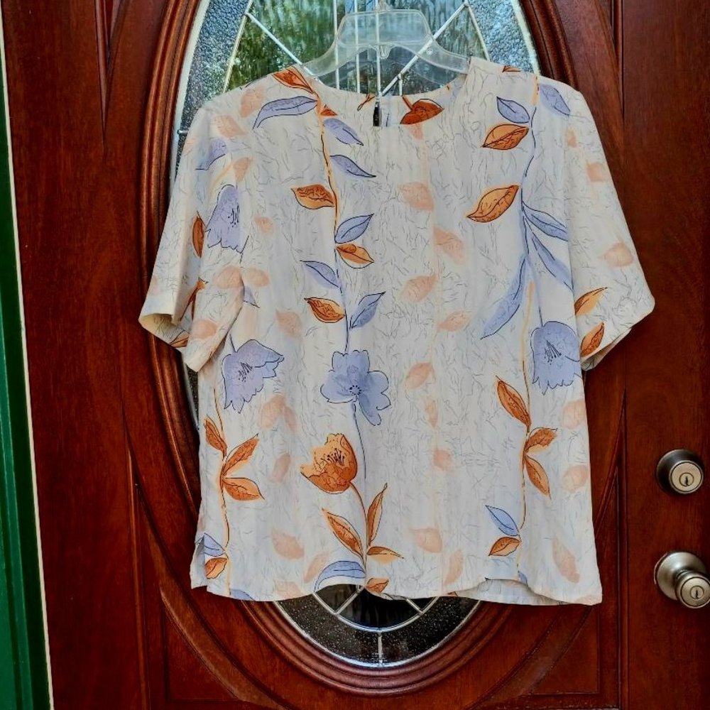 Modern Essentials Cream Leaf Design Top Size L